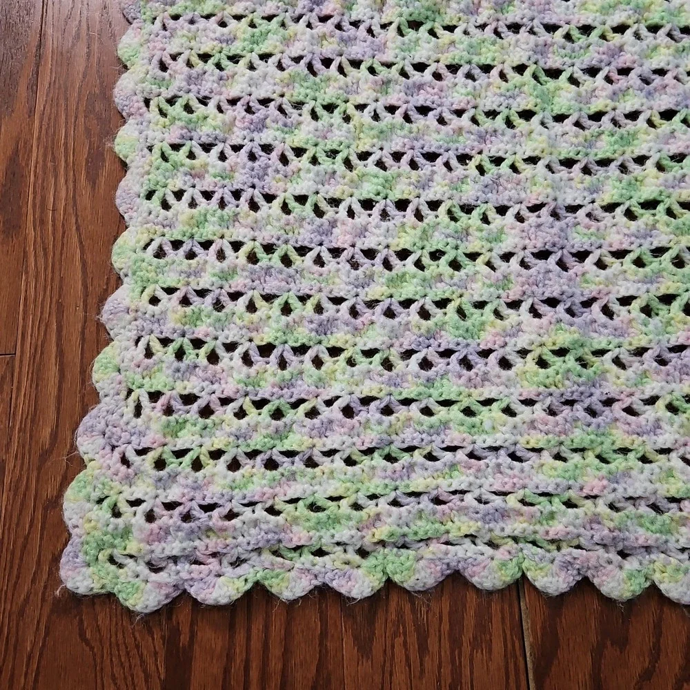 Vintage Handmade Crochet Baby Blanket Pastel Yarn Shell Stitch Border Easter